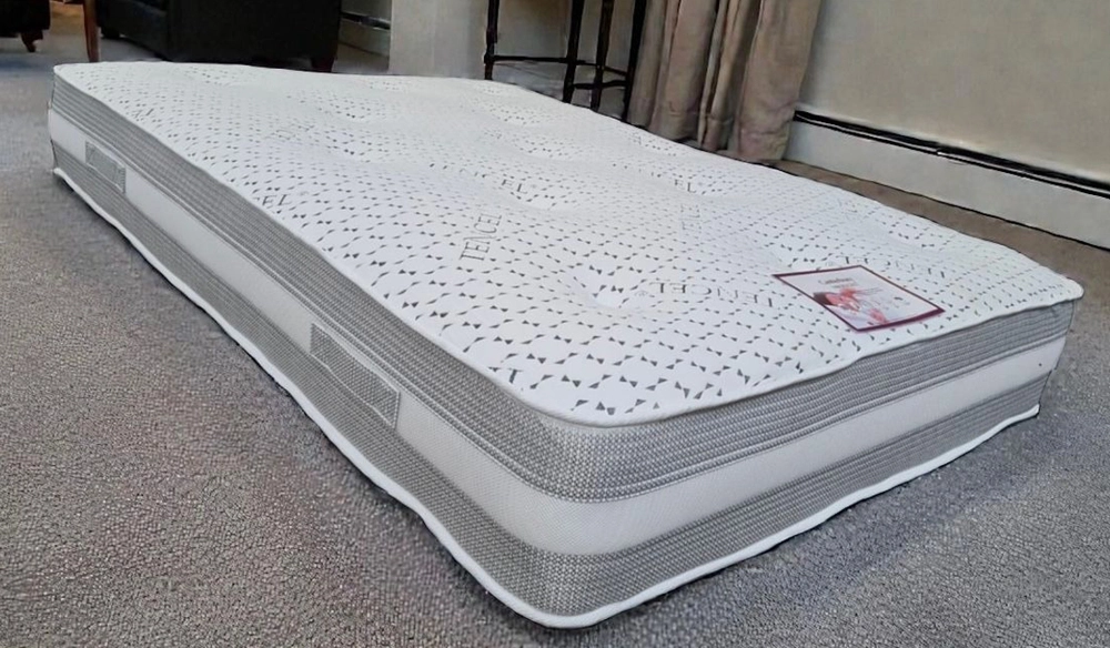 Luxury Pocket Mattress (4'6) Save 20%